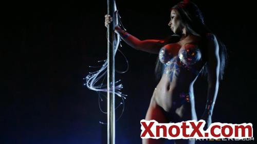 Pixel Whip Strip / Madison Ivy / 07-08-2019 [FullHD/1080p/MP4/1.18 GB] by XnotX