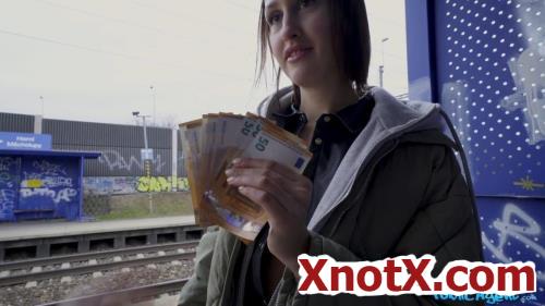 Train Station Smoker Gets Fucked / Jessika Night / 10-03-2020 [FullHD/1080p/MP4/1.29 GB] by XnotX
