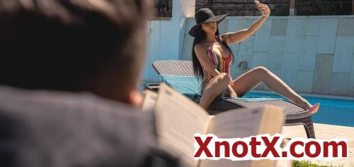 Steamy poolside holiday romance / Julia De Lucia / 18-06-2019  FullHD/1080p/MP4/1.13 GB by XnotX Â» Download Porn Video - Keep2share -  XnotX.com