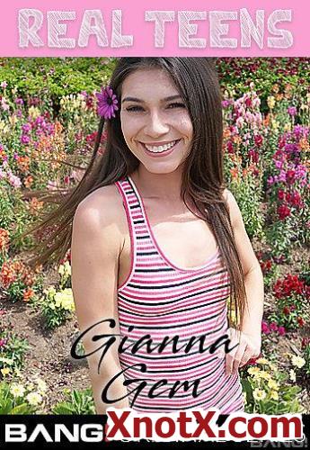 Gianna Gem Exposes Her Titties In Public! / Gianna Gem / 25-06-2019 [SD/540p/MP4/707 MB] by XnotX