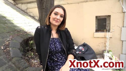 Pauline, 21ans, operatrice-geometre a Paris ! / Pauline / 19-08-2019 [FullHD/1080p/MP4/1.13 GB] by XnotX