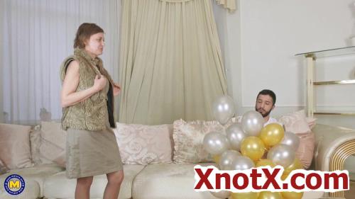 Gerda Ice (51) / Hairy Mature Gerda Ice Is Having A Big Party With Cock And Balloons (FullHD/1080p) 15-11-2020