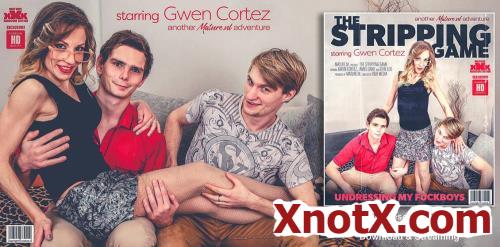Hot mom in a double pentrating gangbang with two toyboys / Gwen Cortez (37) / 12-04-2021 [HD/720p/MP4/1.60 GB] by XnotX