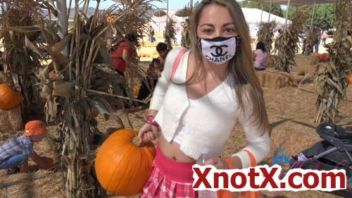 Halloween Sex / Lily Adams / 05-06-2021 [SD/480p/MP4/1.04 GB] by XnotX
