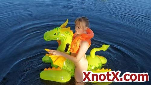 Allaalexinflatable - Alla hotly fucks a rare inflatable dragon on the lake and wears an inflatable vest!!! (FullHD/1080p) 29-01-2024