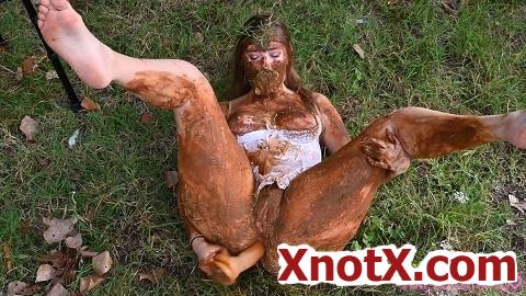 TOILET FEMDOM: I dominate you outdoors by making you eat my shit and much more! / Ninounini / 10-03-2024 [FullHD/1080p/MP4/2.57 GB] by XnotX
