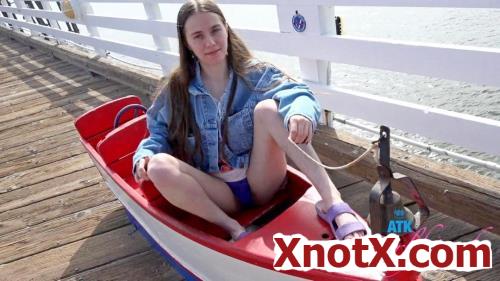 Sia Wood - Malibu Pier 1/2 - 1727 Scene #1 (FullHD/1080p) 05-11-2024